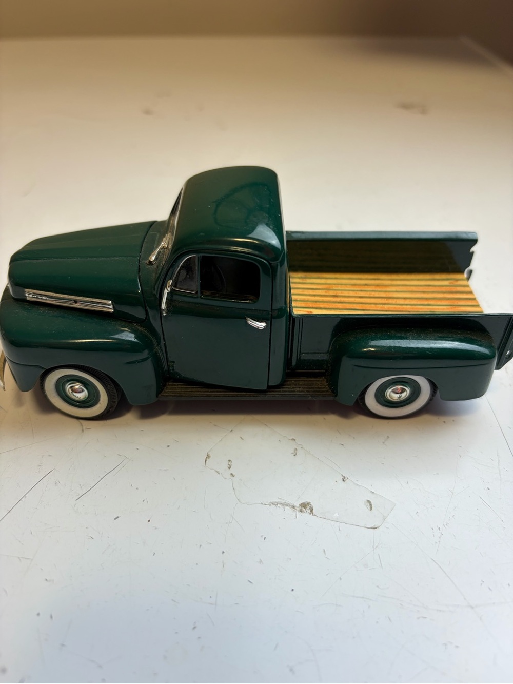 1948 Ford F1 die cast pickup truck 1:24